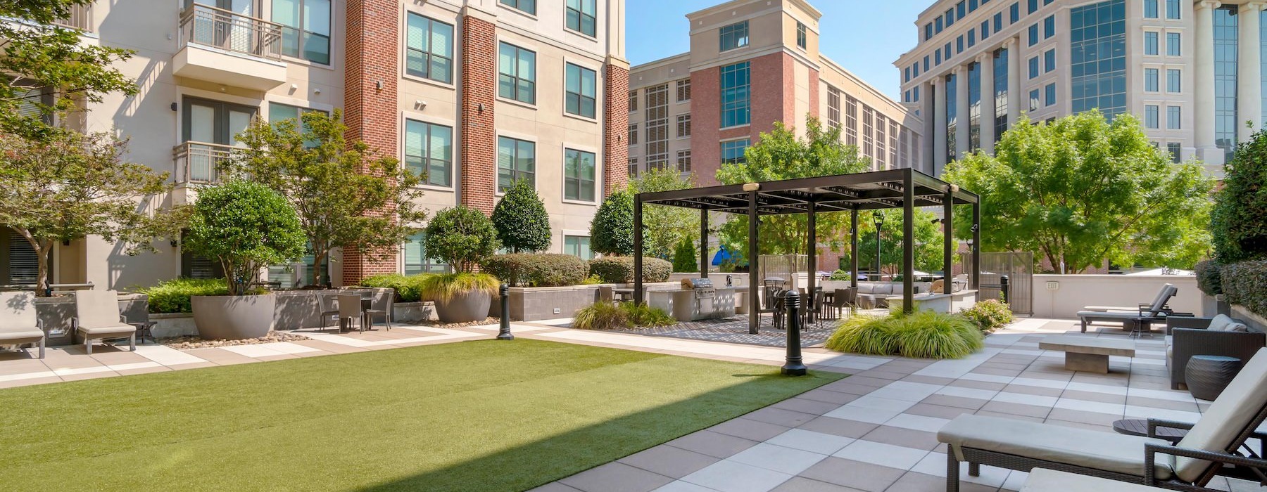 a courtyard area with lounge chairs